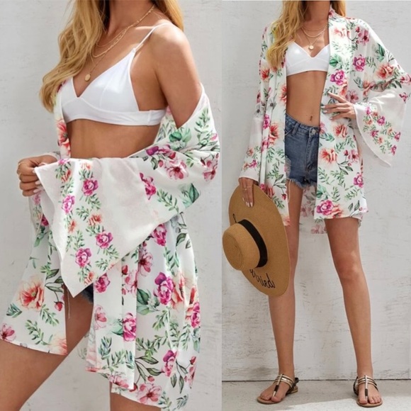 Tops - 🆕LAST ONE!🛍 Beach Blossom Bell Sleeve Kimono 🌸